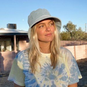 Meet your Posher, Ella